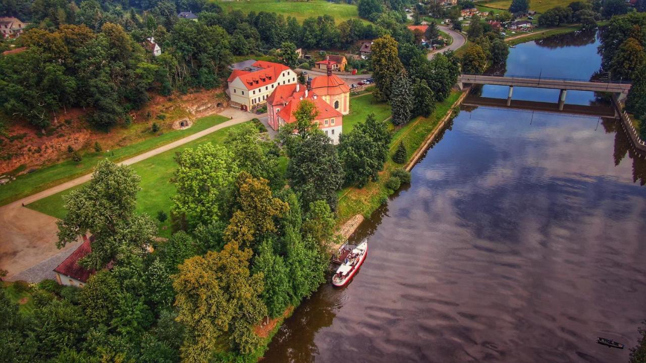 ホテル Camping Prima Týn nad Vltavou エクステリア 写真