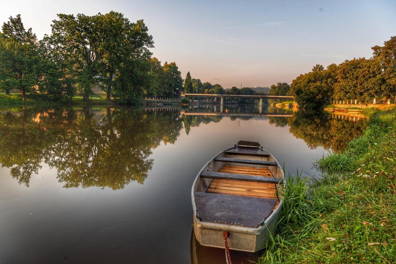 ホテル Camping Prima Týn nad Vltavou エクステリア 写真