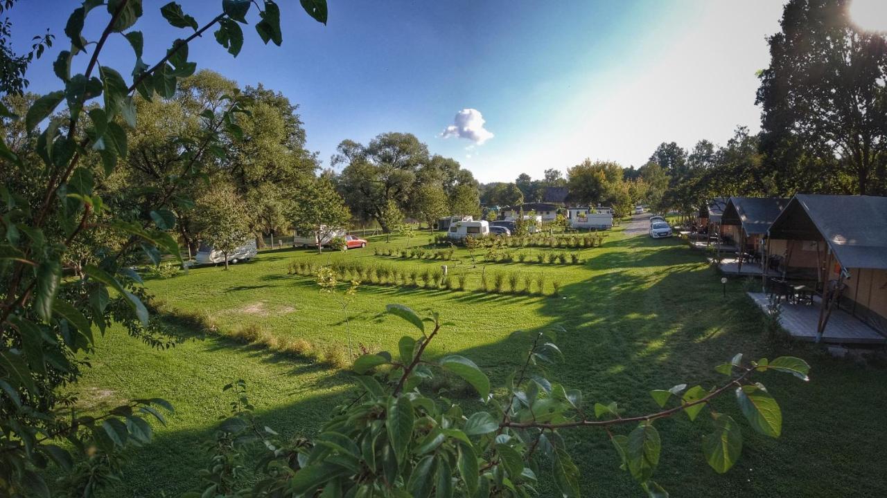 ホテル Camping Prima Týn nad Vltavou エクステリア 写真